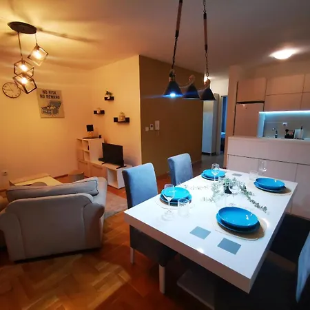 Six - Free Parking * Bělehrad