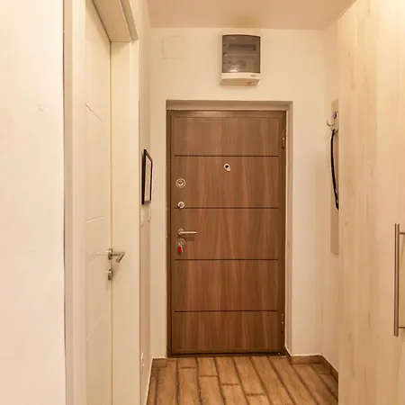 Six - Free Parking Beograd