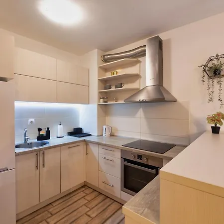 Six - Free Parking * Bělehrad