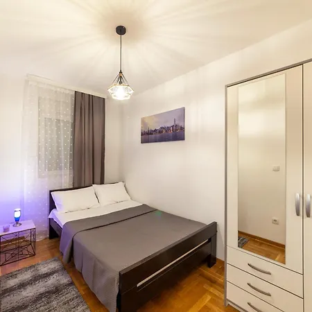 Six - Free Parking Bělehrad