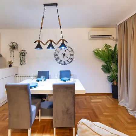 Six - Free Parking * Beograd