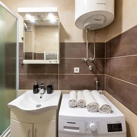 Six - Free Parking * Bělehrad