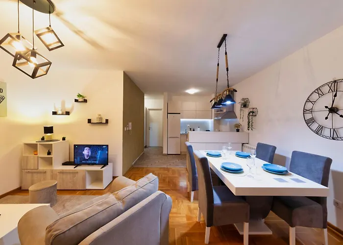 아파트 Six - Free Parking *