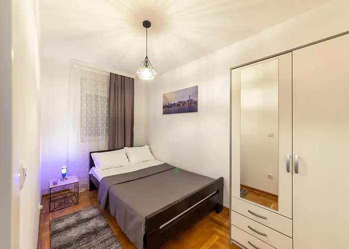 Six - Free Parking 베오그라드