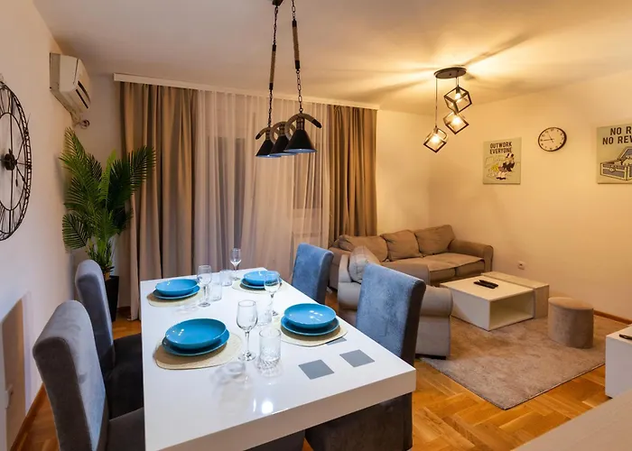 Six - Free Parking 아파트 베오그라드